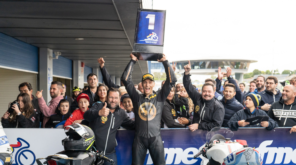 Victoria y remontada en Jerez para poner punto y final a una temporada de ensueño